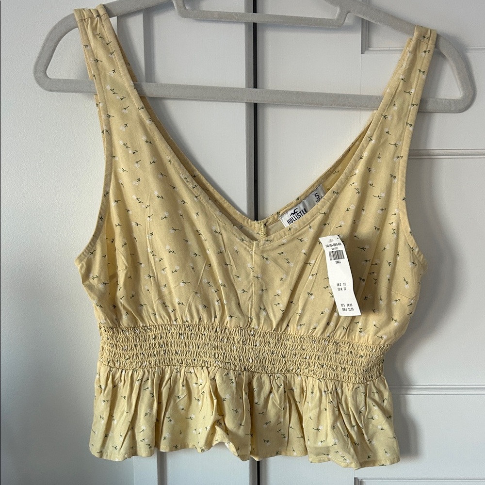 Hollister Yellow and white flowered Floral Smocked Crop Top vneck size small NWT